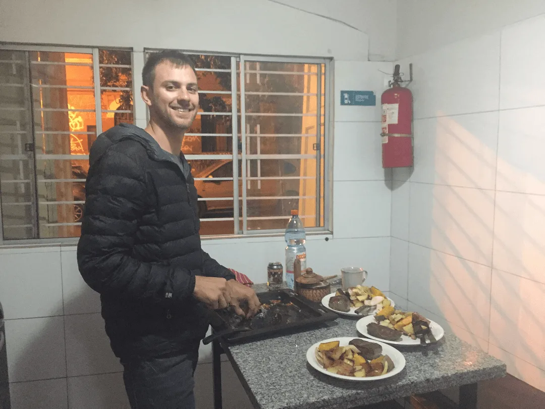 6 Tips That’ll Make Cooking in Hostels Less Terrible