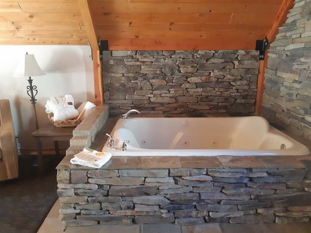 The spa bath in our room at the Rundlestone Lodge