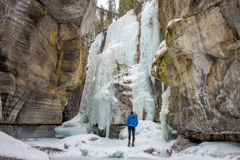 Maligne canyon Ice Walk in Jasper