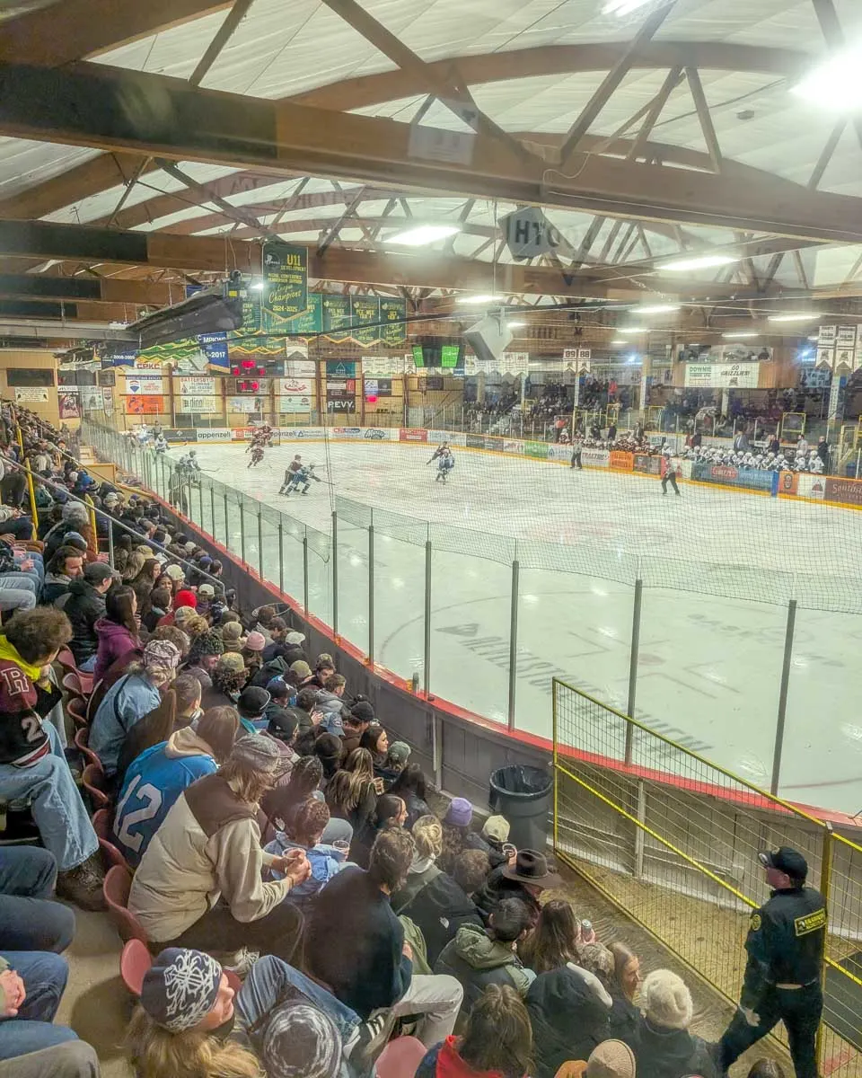 Grizzlies hockey game in Revelstoke Canada (1)