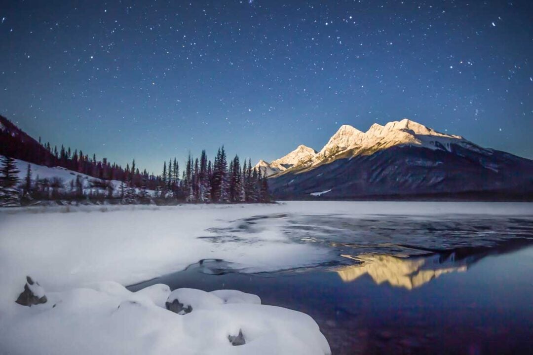 21 Ideas to Enjoy Banff at Night - Destinationless Travel