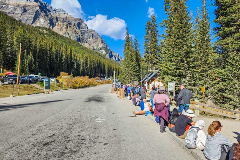 How to Spend ONE DAY in Lake Louise (and Moraine Lake!)