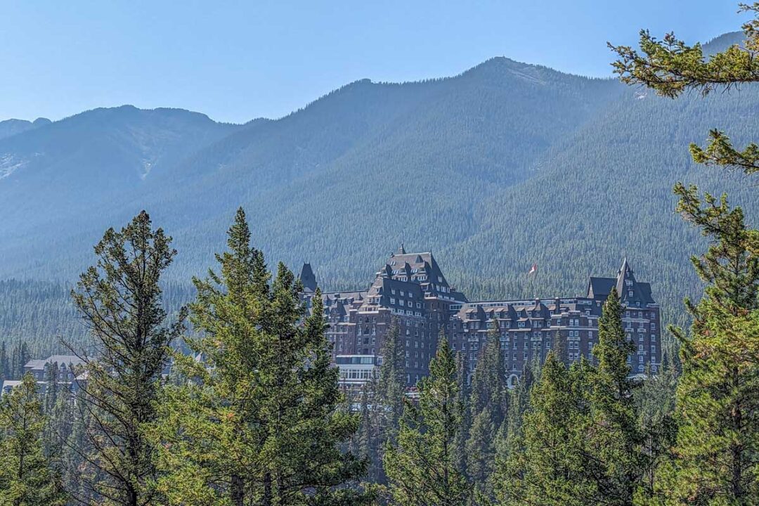 21 Ideas to Enjoy Banff at Night - Destinationless Travel