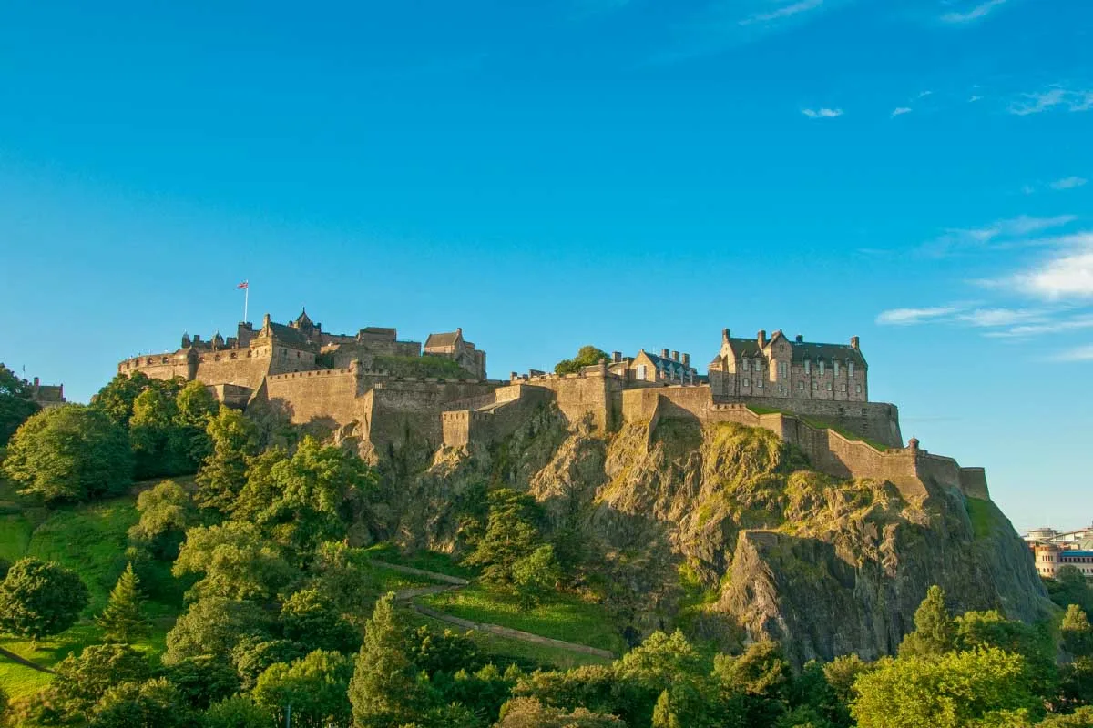 10 BEST Things to do in Edinburgh, Scotland