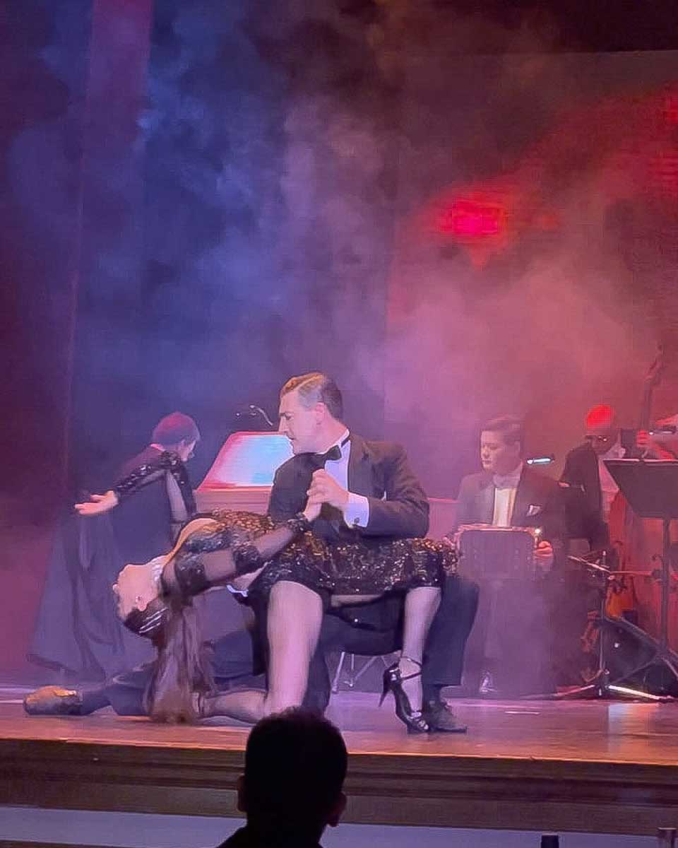 Paláciotango in Buenos Aires Argentina people dancing