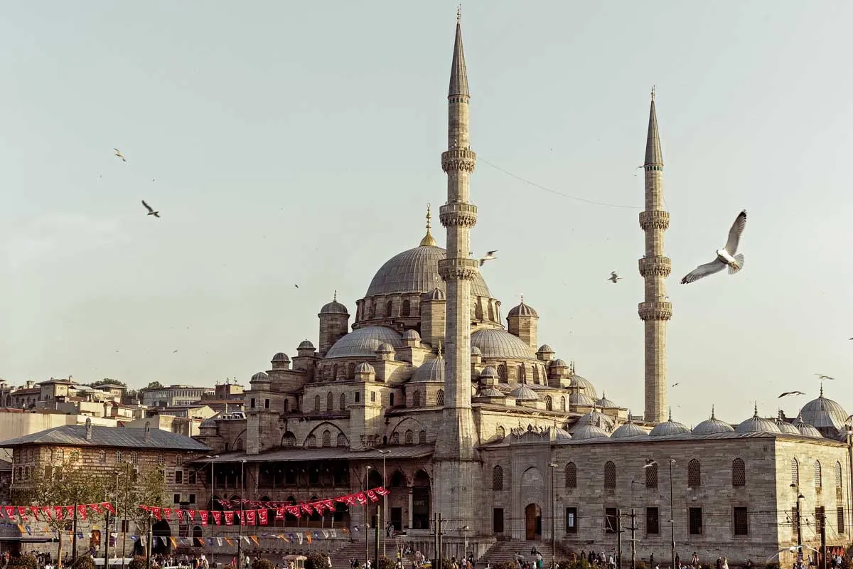 10 BEST Things to do in Istanbul, Turkey