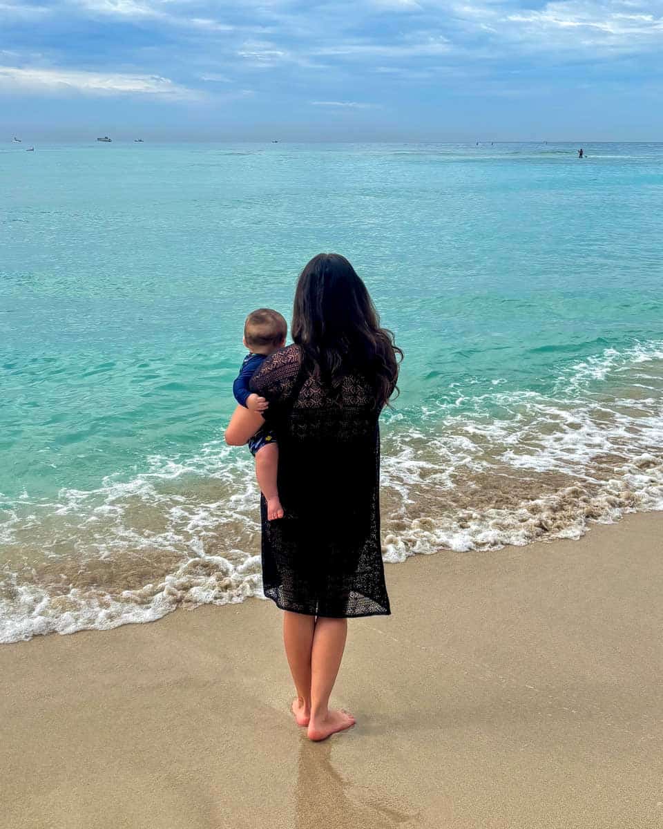Trelle-at-Waikiki-Beach-in-Oahu-Hawaii-with-family