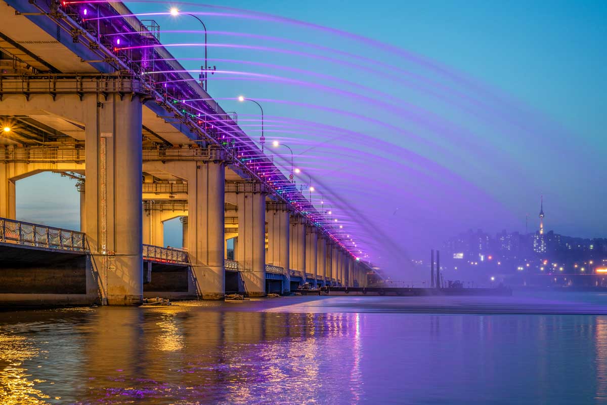 Banpo Bridge Moonlight Rainbow Fountain in Seoul South Korea