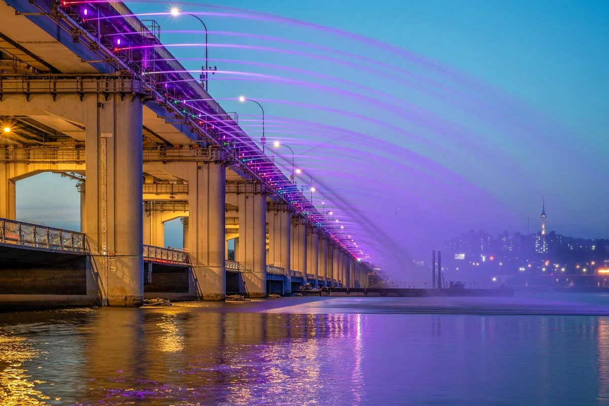 Banpo Bridge Moonlight Rainbow Fountain in Seoul South Korea