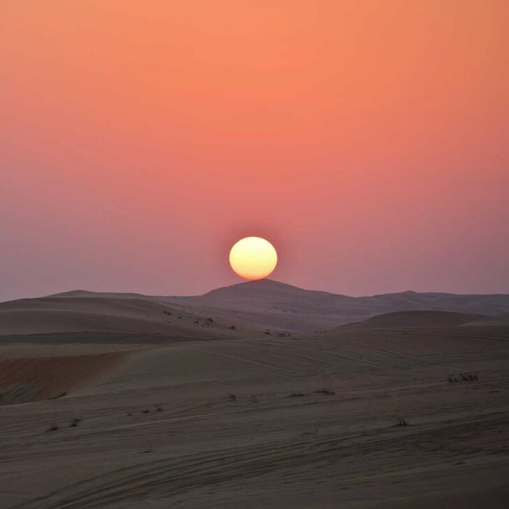 Sunset-in-the-desert-on-a tour from Abu Dhabi