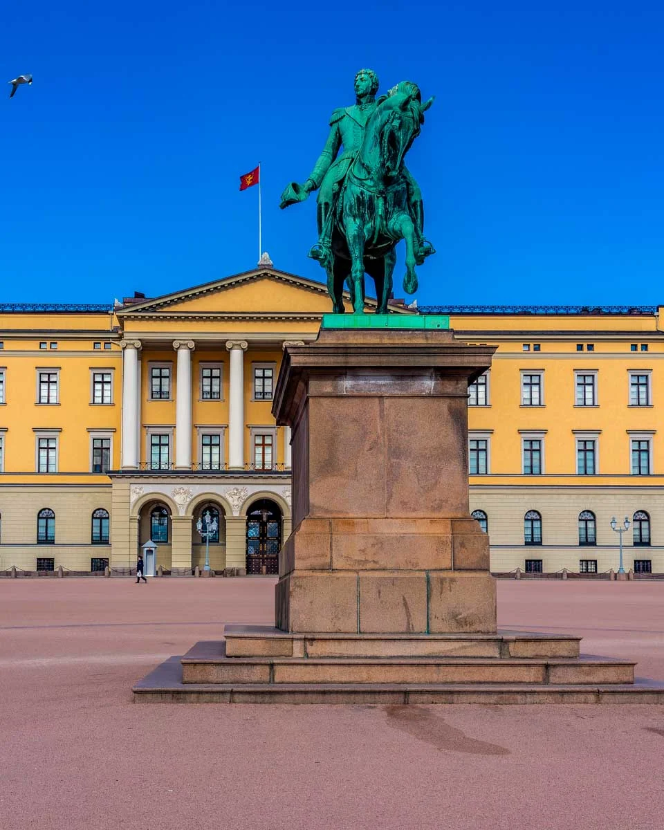 A statue in front of Oslo Palace in Norway