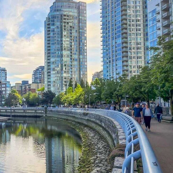Quayside-Marina-in-Yaletown-Vancouver-at-Sunset