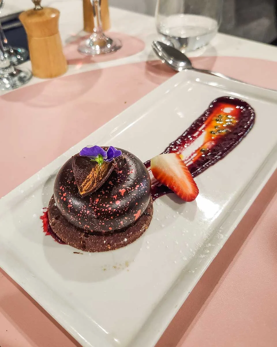 Dessert-on-the-Seine-River-Cruise-in-Paris-France