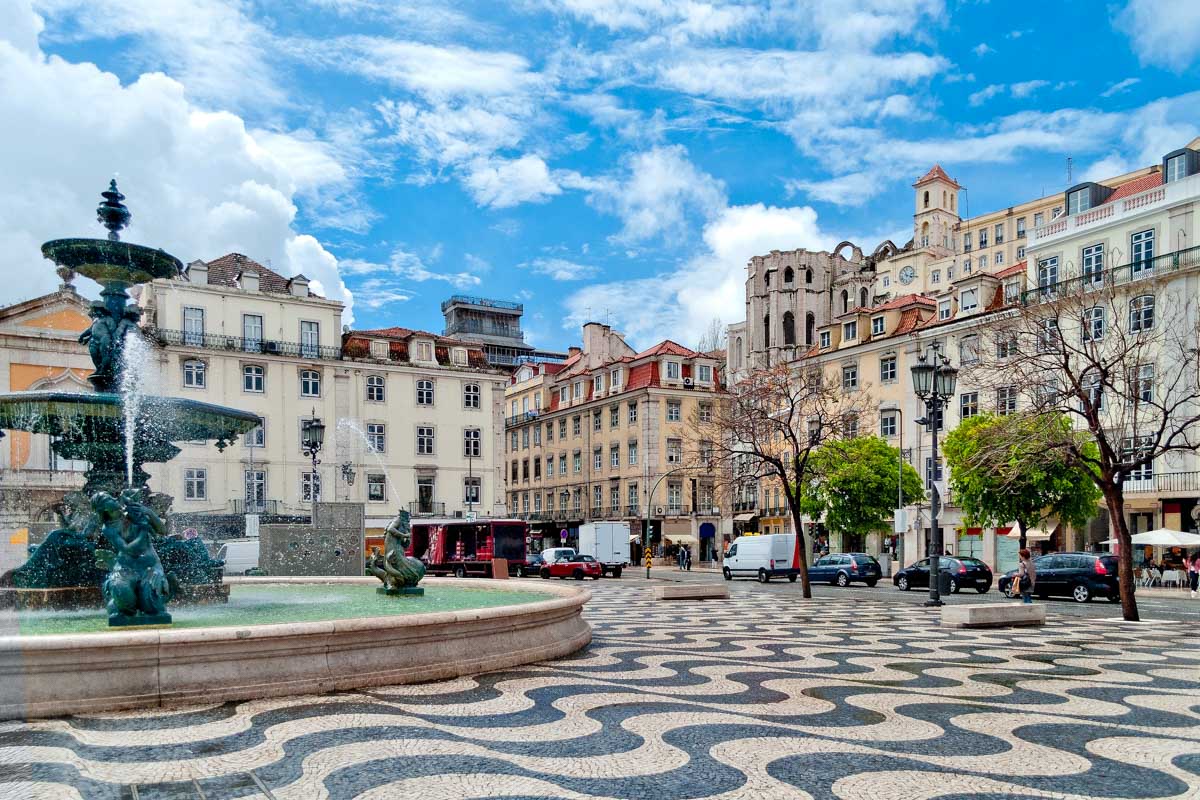 10 BEST Things to do in Lisbon, Portugal