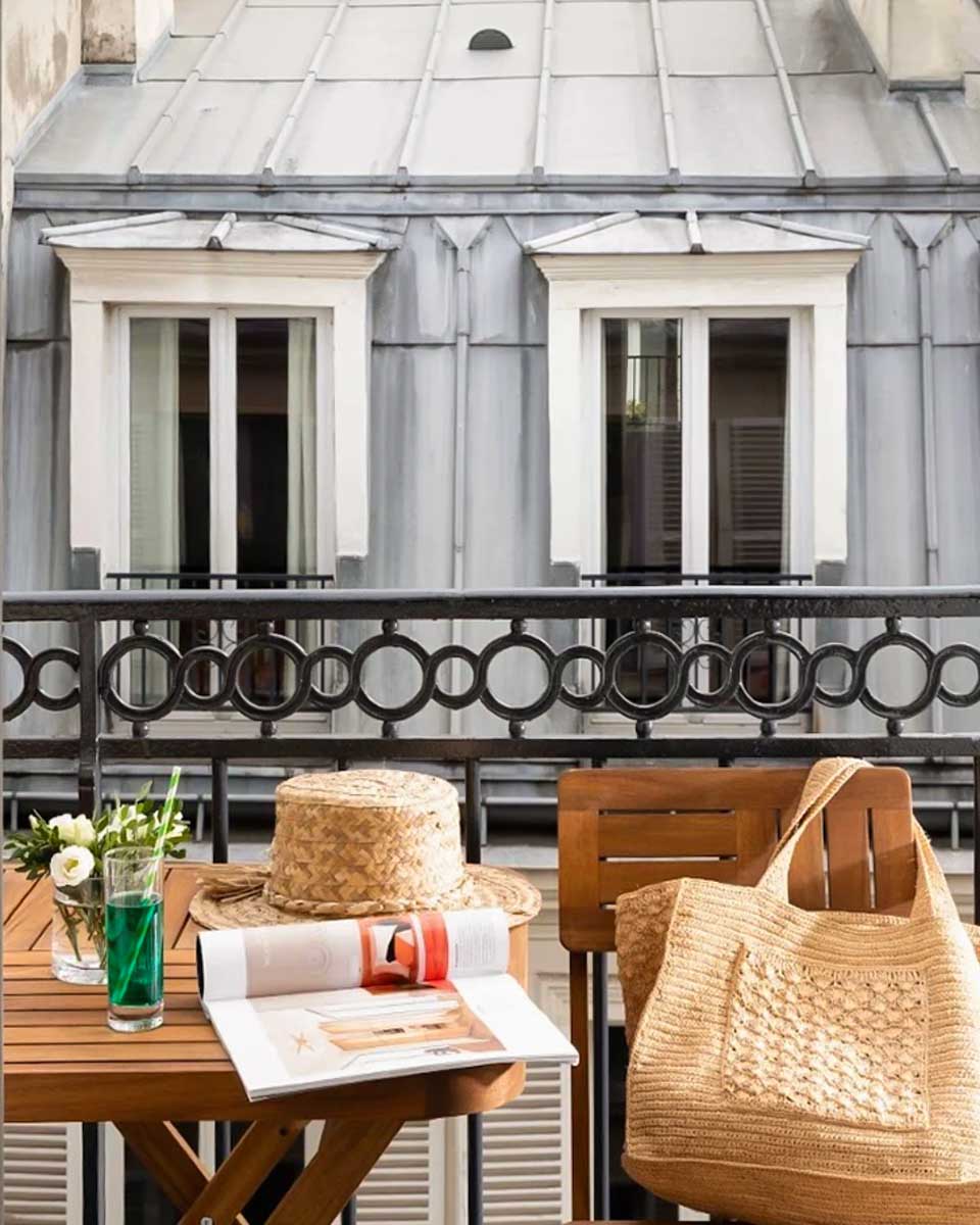 Hôtel Des Arts Montmartre in Paris France 1