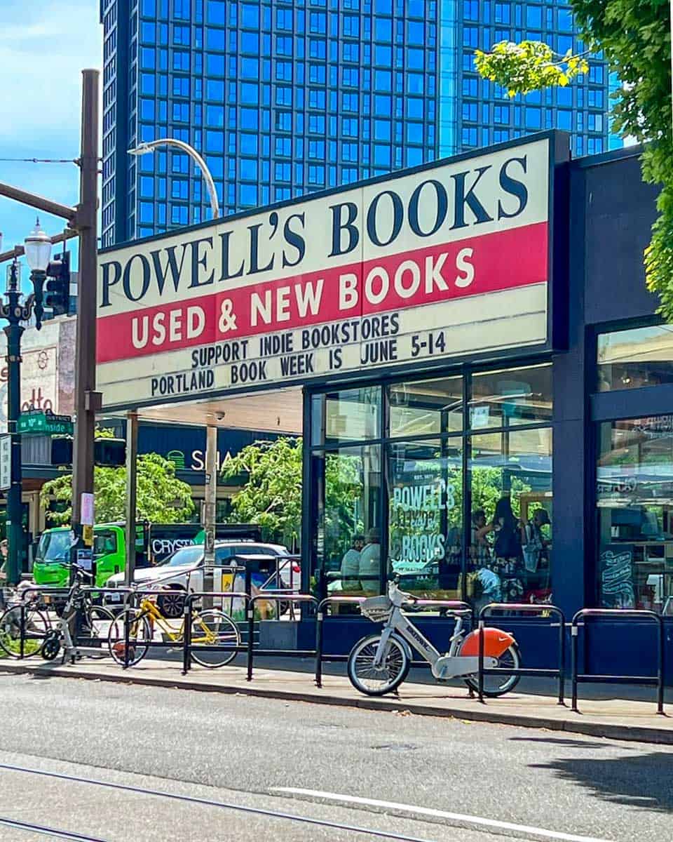 Powell's Books, Inc. in Portland Oregon 1