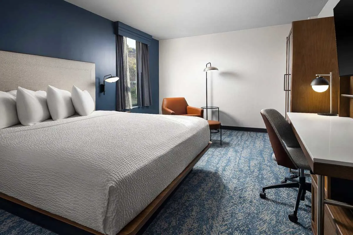 a hotel room at the Courtyard San Diego Mission Valley Hotel Circle