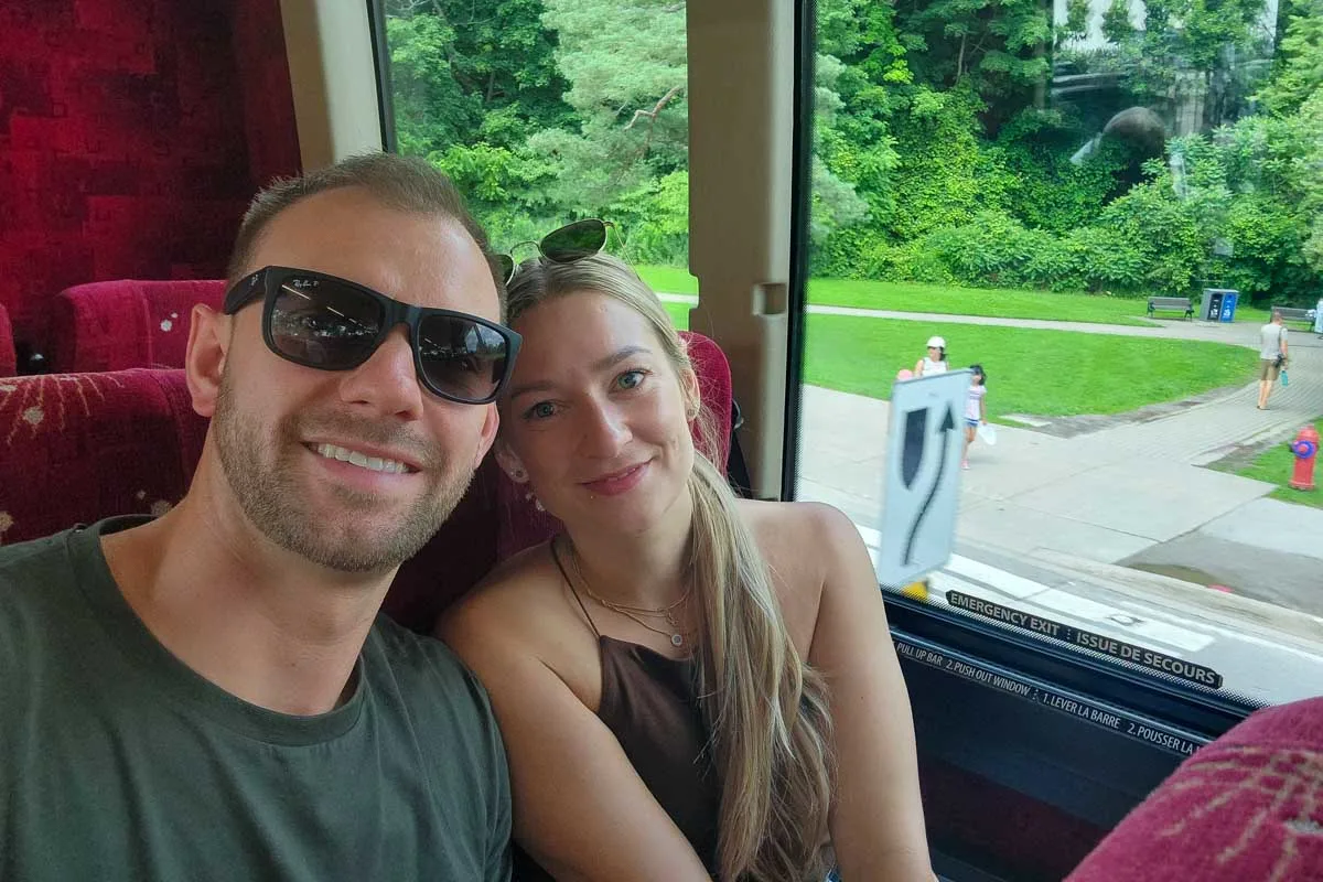 Bailey-and-Daniel-take-a-selfie-as-they-ride-the-bus-to-Windsor Castle from London England