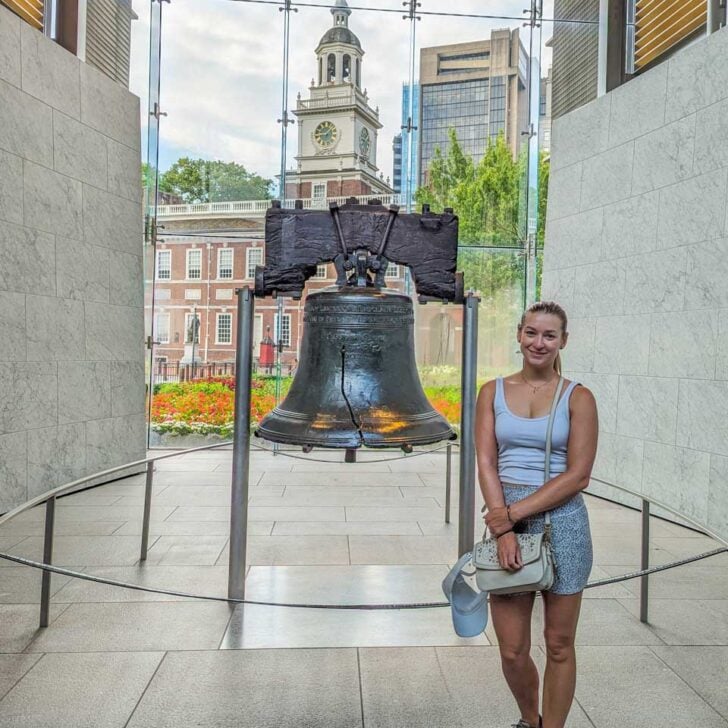 Bailey-poses-for-a-photo-with-liberty-bell-in-philadelphia