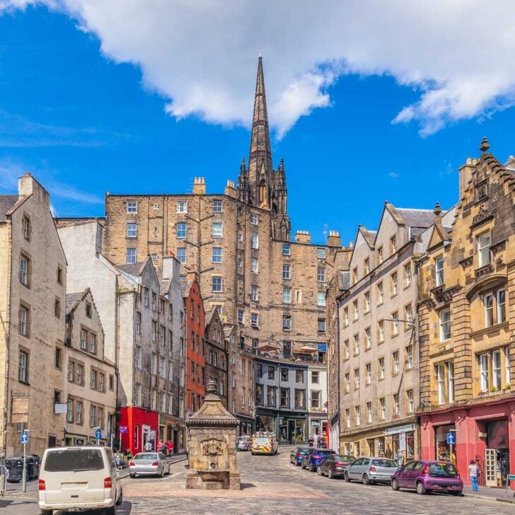 Grassmarket the Victoria Street in Edinburgh Scotland with a view of the castle (2)