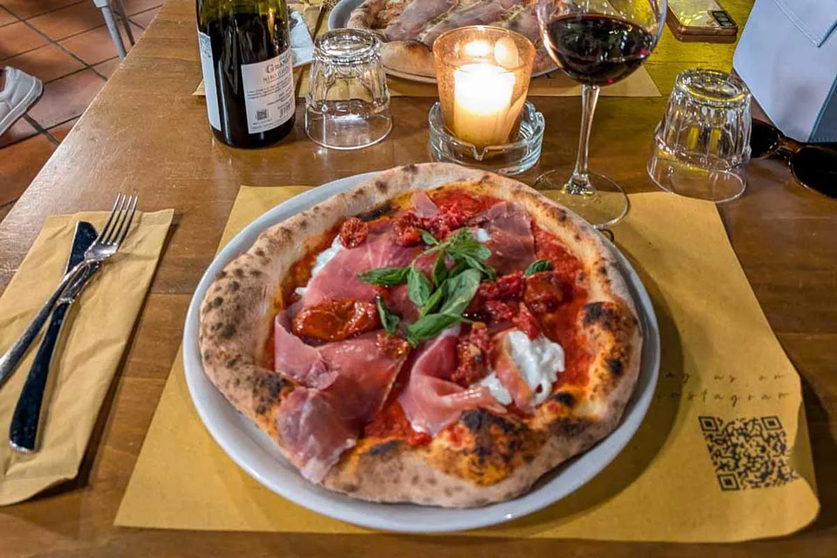 Bailey-eats-pizza-in-Maui Hawaii