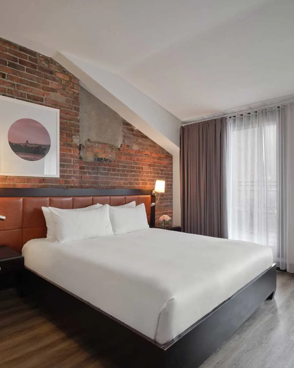 Hôtel Place d'Armes in Montreal Quebec 1