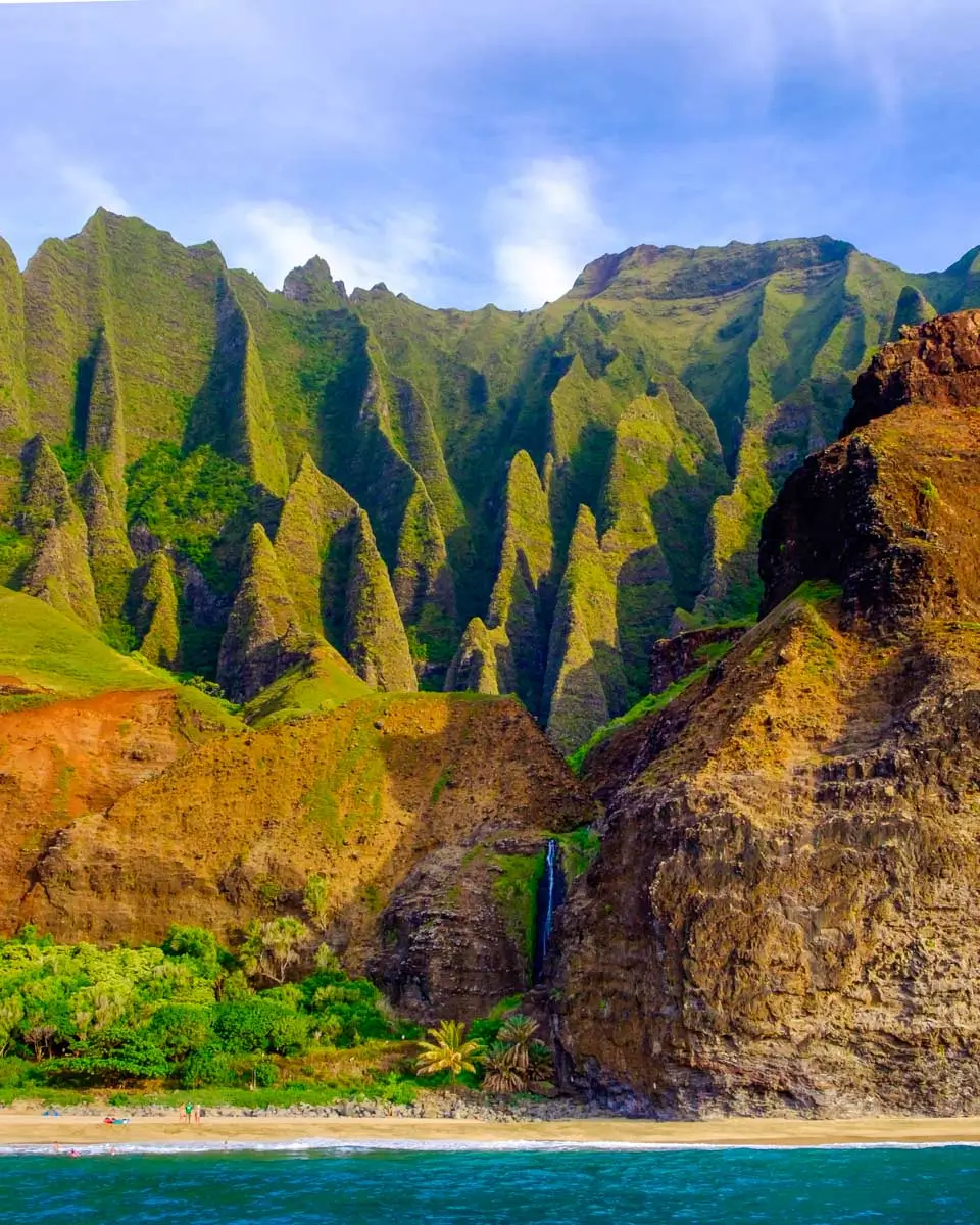 Landscape view of Na Pali cliffs and the beach, Kauai, Hawaii