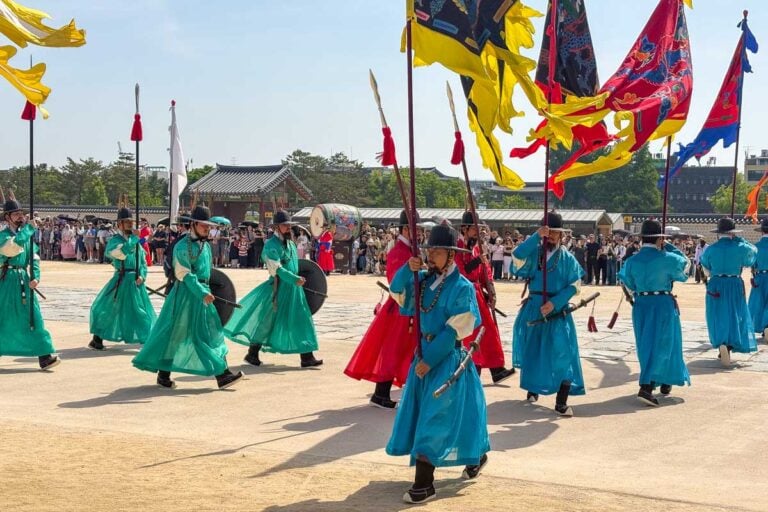 The Changing of the guard at Gyeongbokgung Palace in Seoul, South Korea (1)