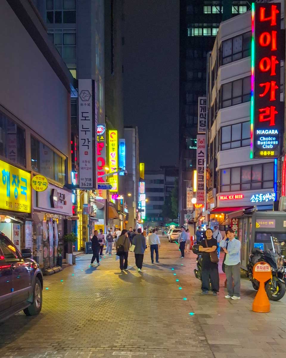 Walking-through-part-of-Hongdae-at-night-in-Seoul South-Korea-1