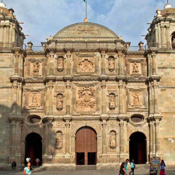 Zocalo-de-la-Ciudad-de-Oaxaca-in-Oaxaca-City-Mexico