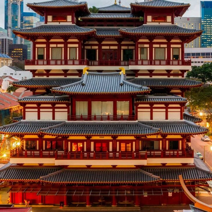 The Buddha Tooth Relic Temple in Singapore (1)