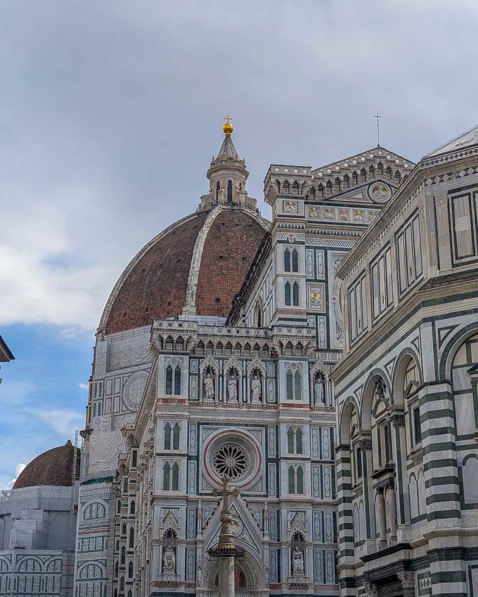 Florence Cathedral (Cattedrale di Santa Maria del Fiore) and the Florence Baptistery in Florence, Italy (3)