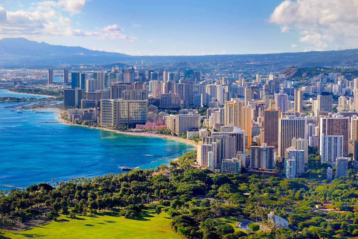 Honolulu-Oahu-seen-from-Diamond-Head-lookout-in-Hawaii Waikiki