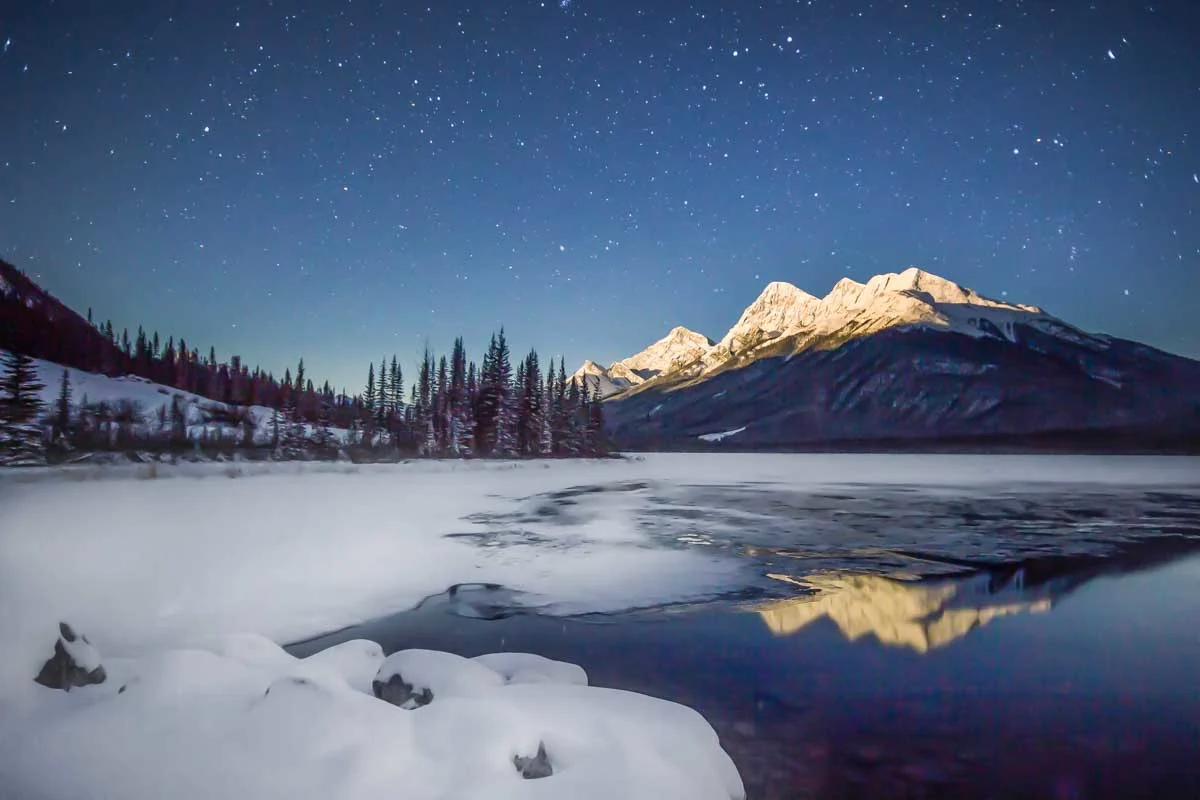 Stargazing-in-Lake Louise-AB-Canada