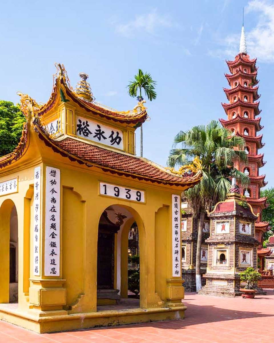 Tran Quoc Pagoda in Tây Hồ (West Lake) Hanoi Vietnam