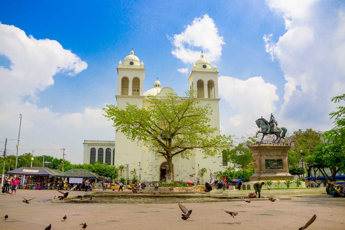 Catedral Metropolitana de San Salvador in San Salvador in El Salvador (1)