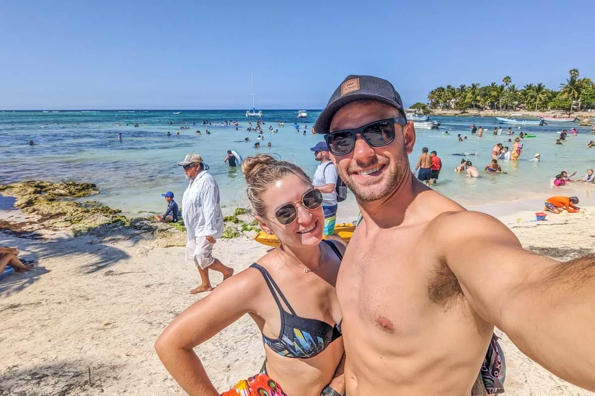 Daniel-and-Bailey-take-a-selfie-at-a-beach-in-San Andres Colombia