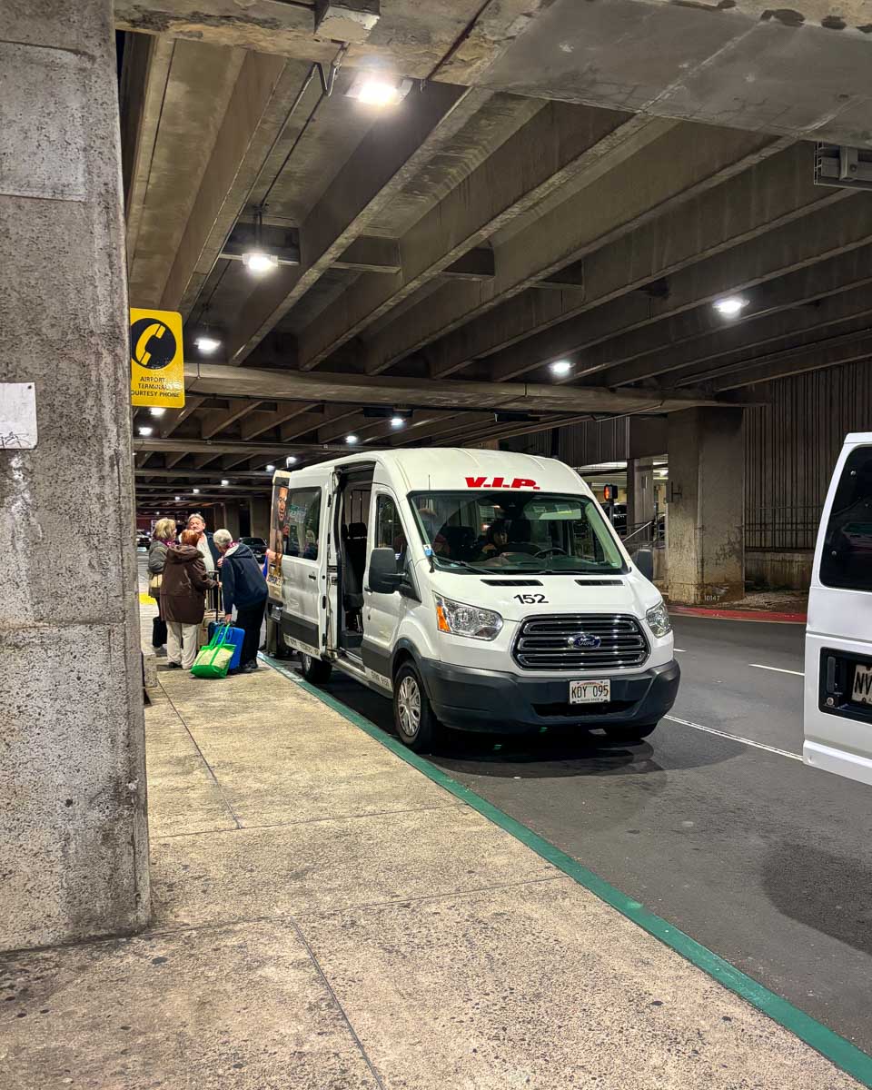 Private transportation at the Honolulu Airport in Oahu Honolulu Waikiki Hawaii (12)