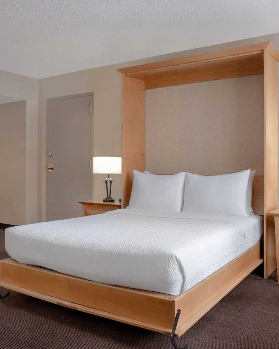 Ramada Plaza by Wyndham Calgary Downtown in Calgary Canada 1 (1)