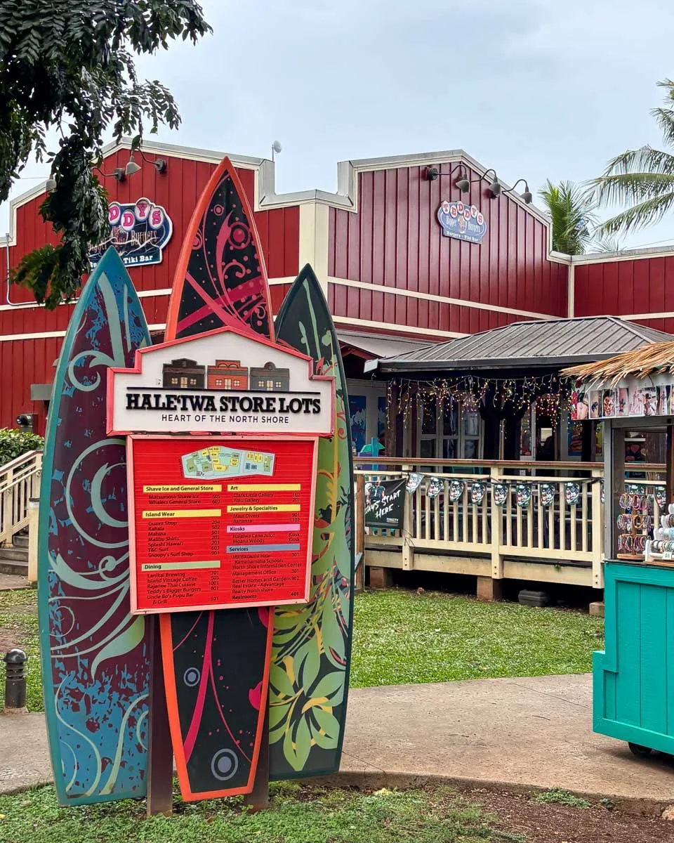 Shops in downtown Hale'Iwa Oahu North Shore Hawaii (3)