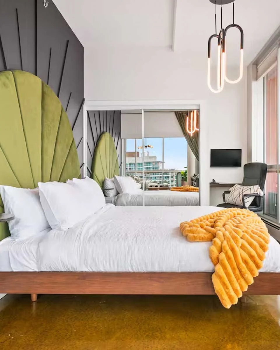 The V&uuml; in Calgary Canada 1