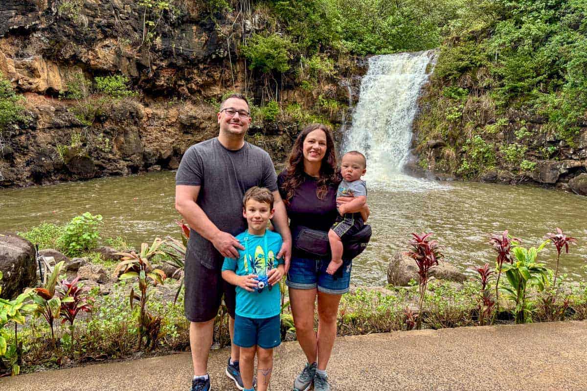 Trelle-in-Hawaii-at-Waimea-Falls-North-Shore-Oahu-with-family