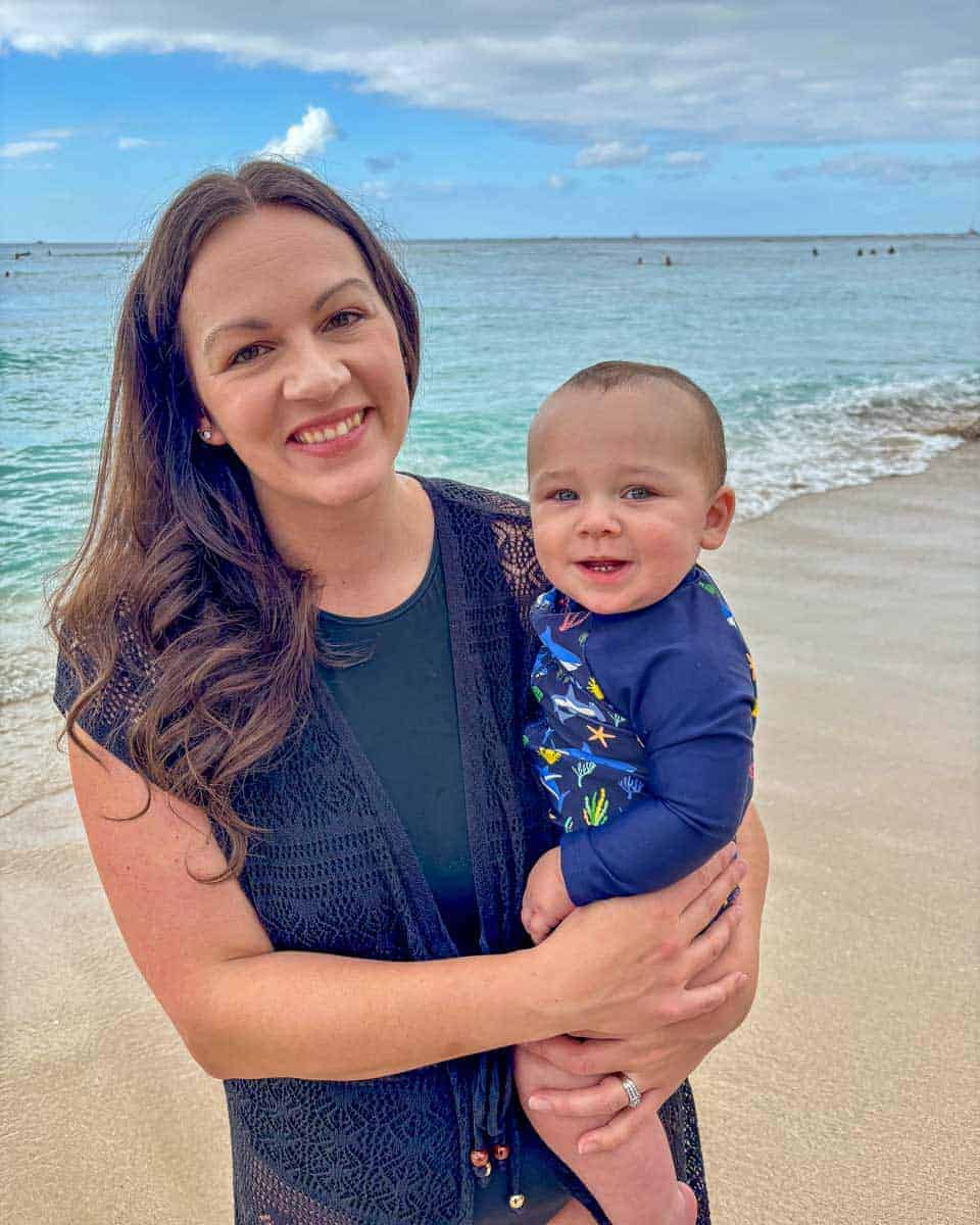 Trelle-in-Waikiki-Oahu-Hawaii-with-baby