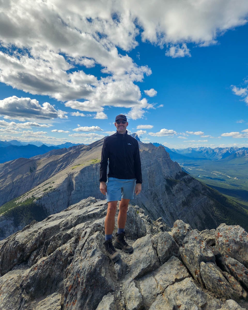 Hiking Ha Ling trail in Canada (2)