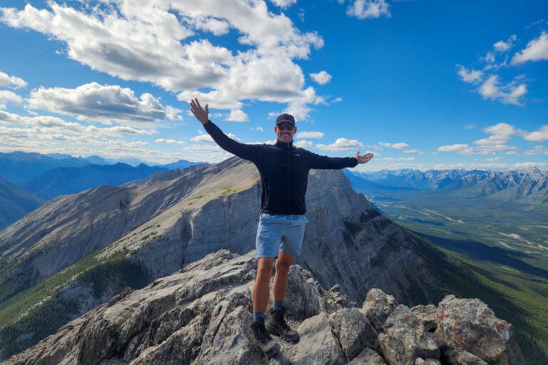 Hiking Ha Ling trail in Canada (3)