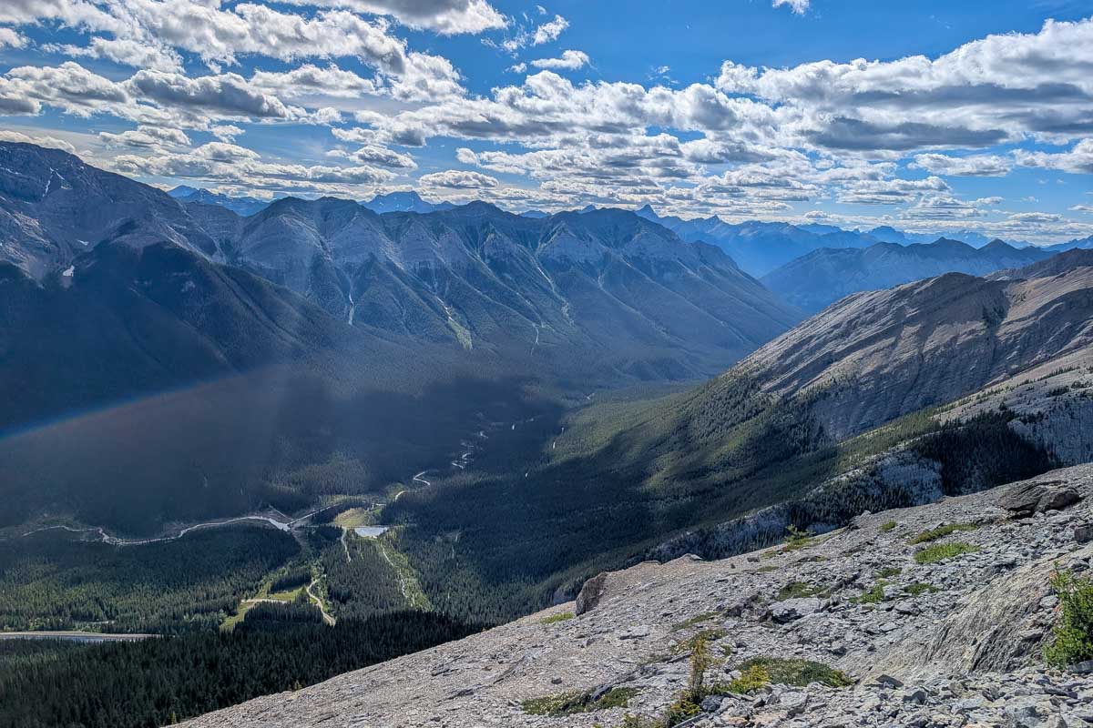 Hiking Ha Ling trail in Canada (8)