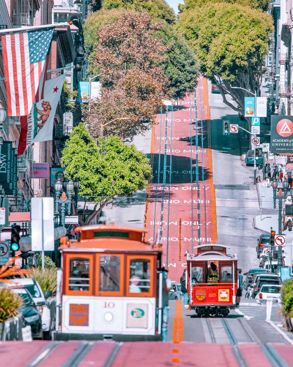 A cable car in Union Square in San Francisco California (4)
