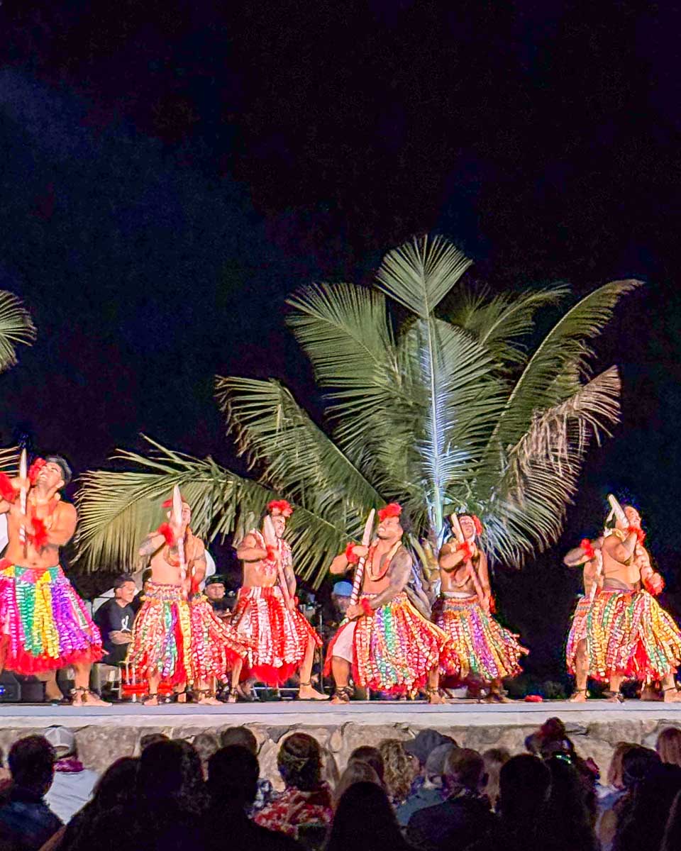 A knife performance in Maui Hawaii at a luau (1)