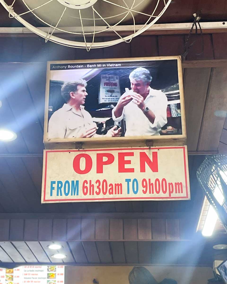 A picture of Anthony Bourdain at Bánh Mì Phượng in Hoi An, Vietnam