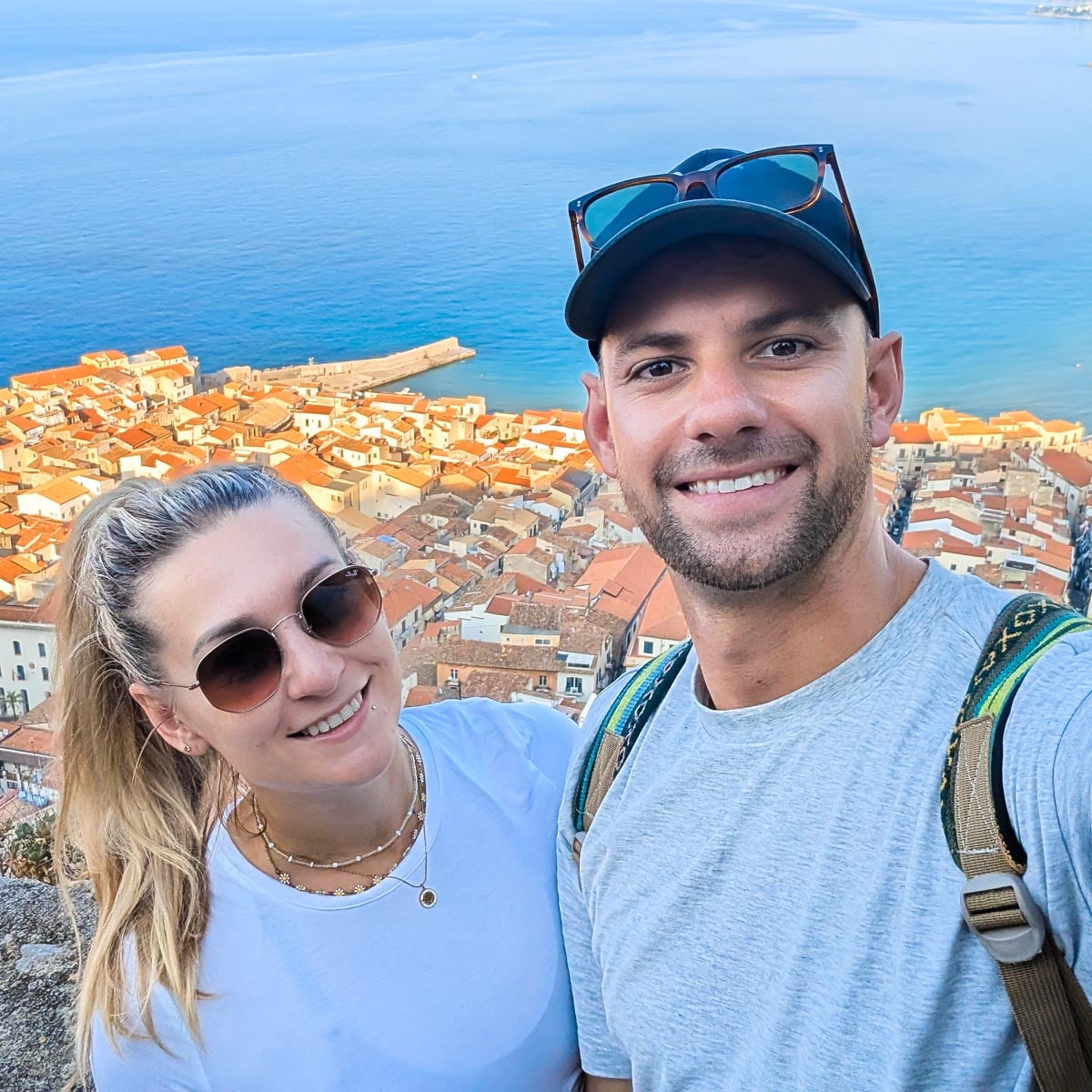 Bailey and Daniel from Destinationless Travel take a selfie. (1)